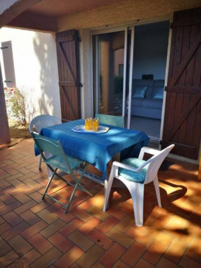 Apt t2/4 pers/ rez de jardin\pinède\piscine